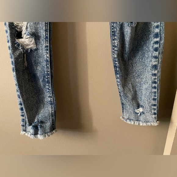 💙TINSLETOWN Washed Out Distressed Skinny Jeans💙 - Picture 4 of 11